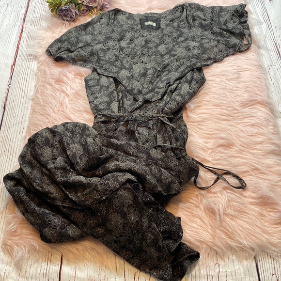 Reformation Dresses & Skirts - Reformation Viscose Black White Patterned Ruffle Wrap Dress sz S